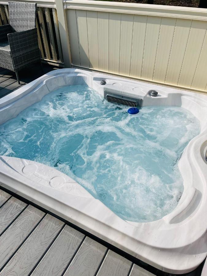 Stone Beck Lodge With Hot Tub York Exterior photo